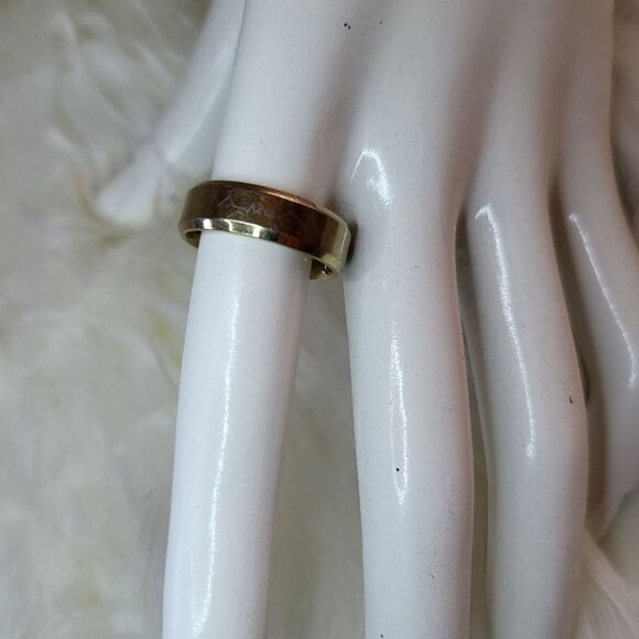 𝅺Gold band with silver etched heartbeat sz 9 - Picture 2 of 3